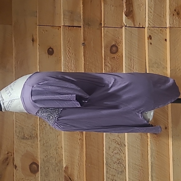 Purple dressy tshirt size medium - Picture 2 of 5